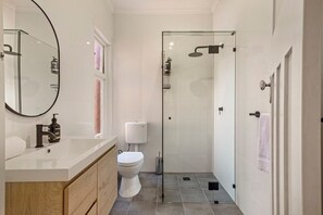 Douche, serviettes fournies