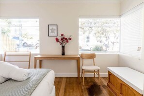 3 habitaciones, tabla de planchar con plancha, wifi y ropa de cama