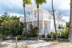Exterior - Newly renovated 5-Bedroom Harbourfront Oasis in Historic Governor's Harbour (Cupids Cay)