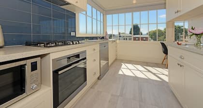 The Lollyshop Apartment in Battery Point