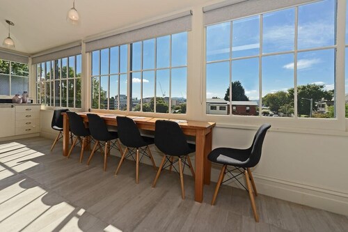 The Lollyshop Apartment in Battery Point