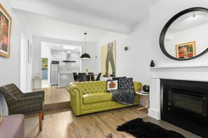 Fernseher, Kamin, Arbeitsbereiche