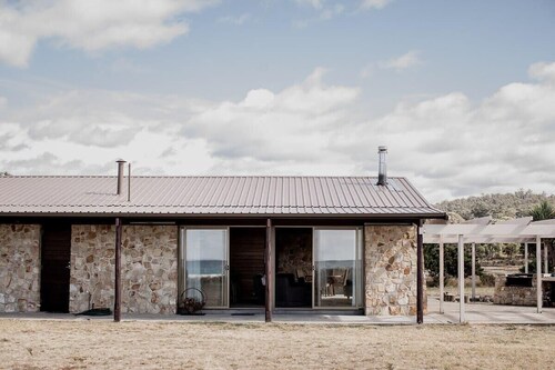 Waterfront Boltons Beach Cottages - room for 8