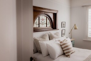 3 bedrooms, iron/ironing board, WiFi, bed sheets - House on The Hill in central West Hobart (West Hobart)