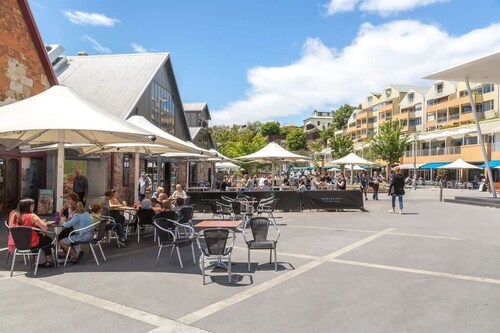 'Thirteen' - Heritage Terrace in Battery Point