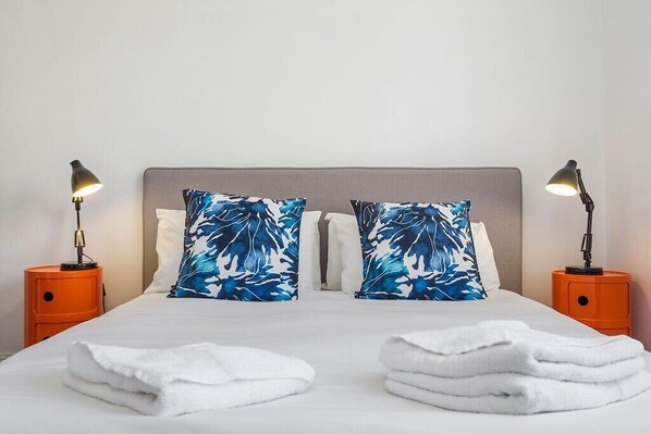 2 bedrooms, iron/ironing board, WiFi