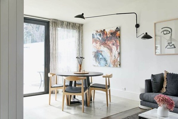 Dining - Luxe cottage in the heart of Sandy Bay (Sandy Bay)