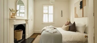 Luxe cottage in the heart of Sandy Bay