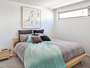 3 bedrooms, iron/ironing board, WiFi, bed sheets - North Hobart townhouse close to the action (North Hobart)