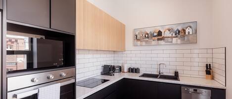 Fridge, microwave, oven, stovetop