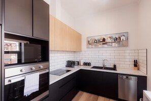 Fridge, microwave, oven, stovetop