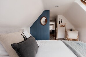 2 bedrooms, desk, iron/ironing board, WiFi - 'Allambee' Heritage cottage in trendy South Hobart (South Hobart)