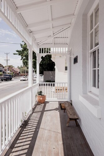 'Allambee' Heritage cottage in trendy South Hobart