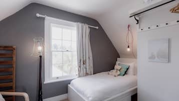 3 bedrooms, desk, iron/ironing board, WiFi