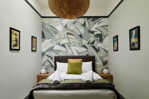 2 habitaciones, escritorio, tabla de planchar con plancha y wifi 