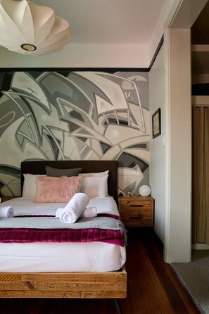 2 bedrooms, desk, iron/ironing board, WiFi