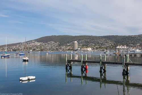 Mr Watson's Cottage in Battery Point