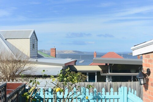 Mr Watson's Cottage in Battery Point