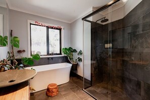 Shower, hair dryer, towels