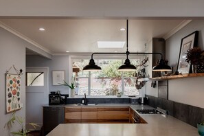 Fridge, microwave, oven, stovetop - Hillside Retreat in Hobart (Mount Nelson)
