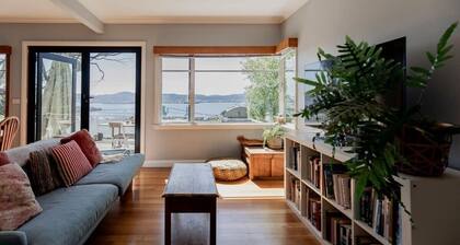 Hillside Retreat in Hobart