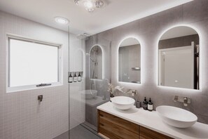 Bruser, hårtørrer, håndklæder