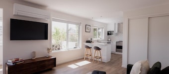 Modern refurbished unit in charming Bellerive