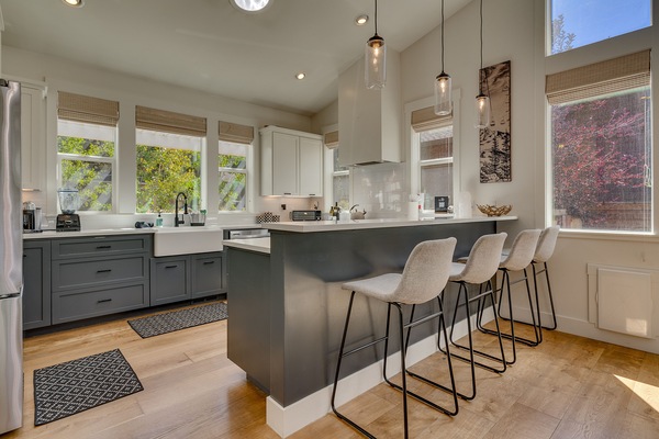 Geladeira, micro-ondas, fogão, cooktop