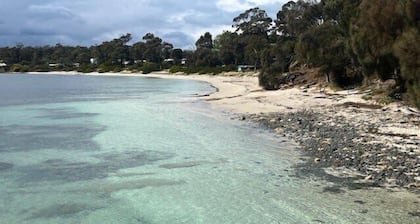 Family-friendly shack near East Shelly Beach