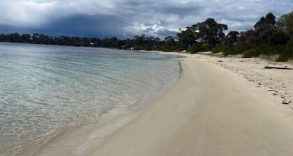 Family-friendly shack near East Shelly Beach