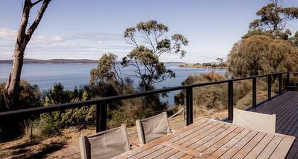 'Lazy Susan's' Waterfront Shack