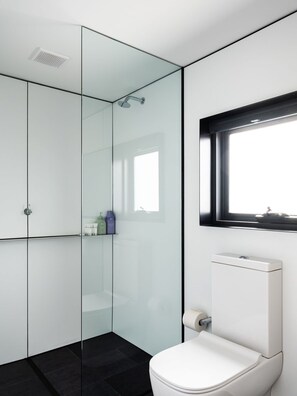 Douche, serviettes fournies