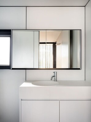Douche, serviettes fournies