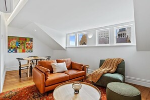 TV, offices - Historical Victoria Tavern Three (Hobart)