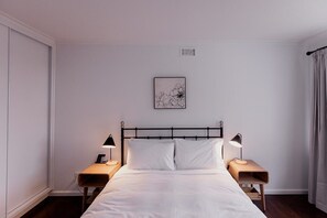 3 habitaciones, tabla de planchar con plancha, wifi y ropa de cama