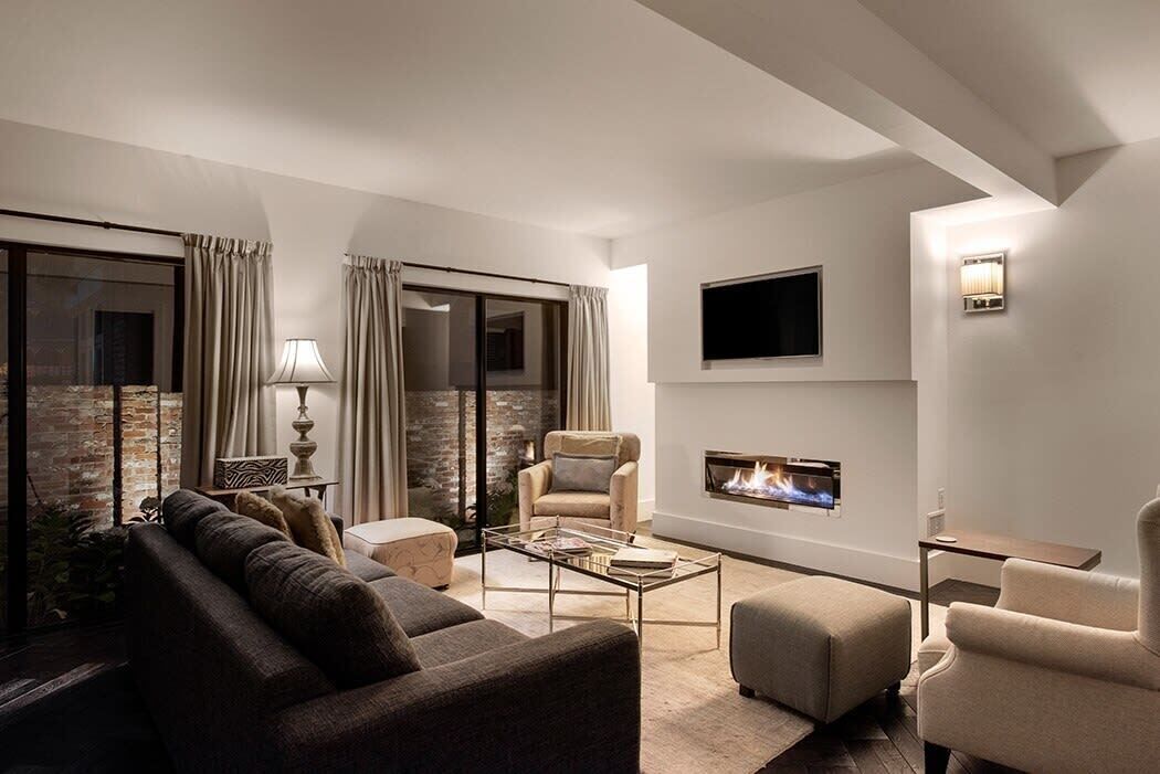 TV, fireplace, offices