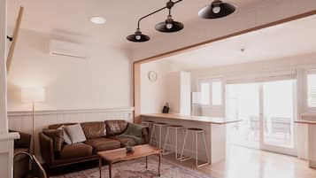 TV, fireplace, offices