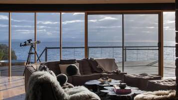 Televisión, chimenea, oficina