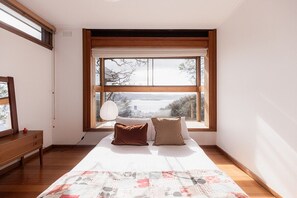 3 bedrooms, desk, iron/ironing board, WiFi