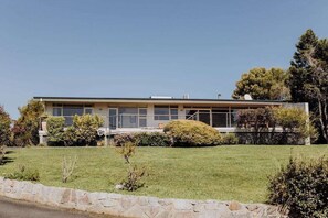 Exterior - St Helens shack with pool and water views (Saint Helens)