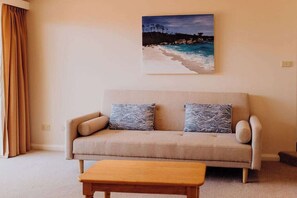 TV, peis og kontorer