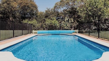 UppvÀrmd pool