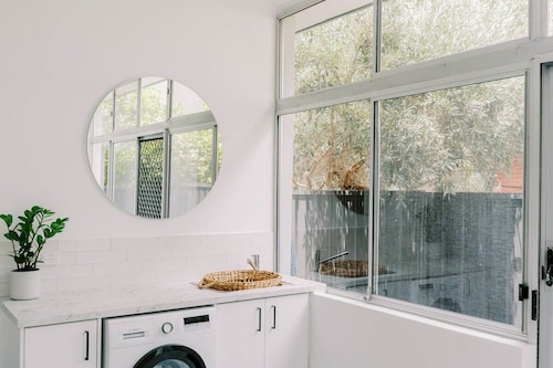 Sunny, modern home in central Mount Lawley