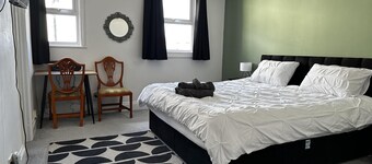 Family Friendly One Bedroom Apartment w King Bed