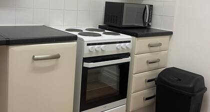 Family Friendly One Bedroom Apartment w King Bed