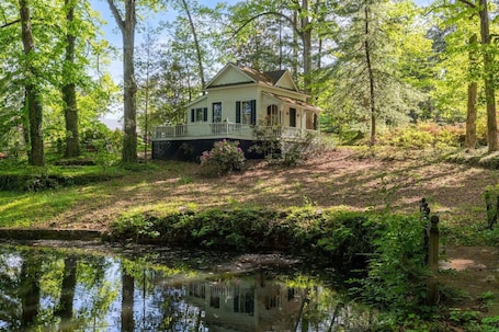 Exterior. Little White House Studio w/ Full Kitchen