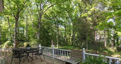 Little White House Studio w/ Full Kitchen