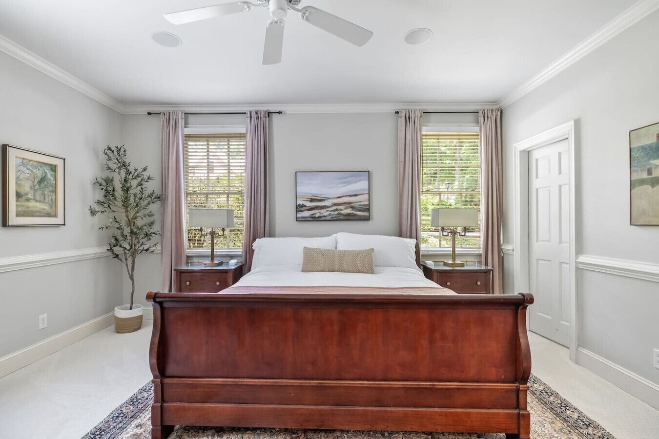 5 bedrooms, desk, iron/ironing board, WiFi