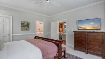 5 bedrooms, desk, iron/ironing board, WiFi