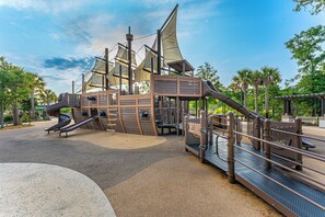 Children's area - 11 Ocean Gate: 2BR, 2.5BA Community Pool, Short Walk to Beach (Hilton Head Island)